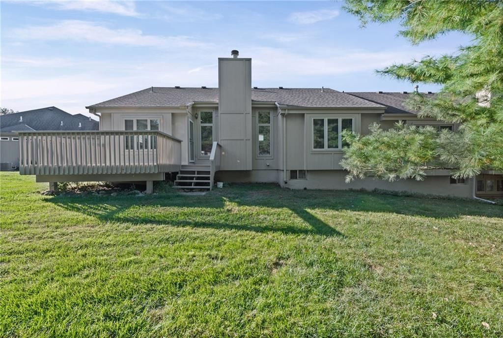 Photo 36 of 39 - 510 NW Ashurst Place, Lee's Summit, MO 64081