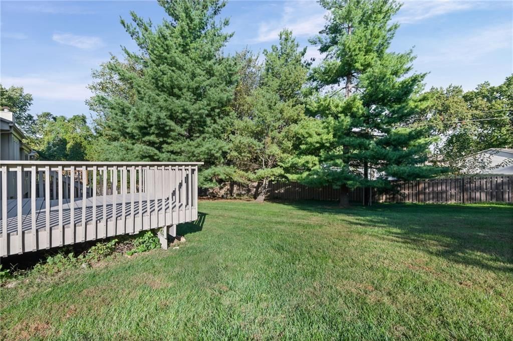 Photo 38 of 39 - 510 NW Ashurst Place, Lee's Summit, MO 64081
