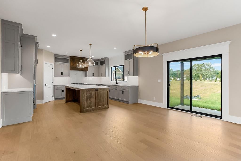 Photo 9 of 42 - 11720 W 181st Street, Overland Park, KS 66013