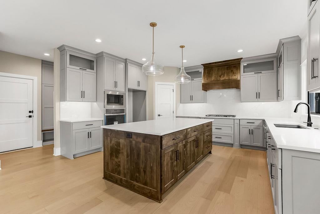 Photo 10 of 42 - 11720 W 181st Street, Overland Park, KS 66013
