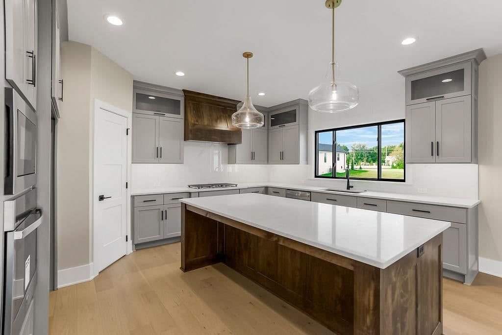 Photo 11 of 42 - 11720 W 181st Street, Overland Park, KS 66013