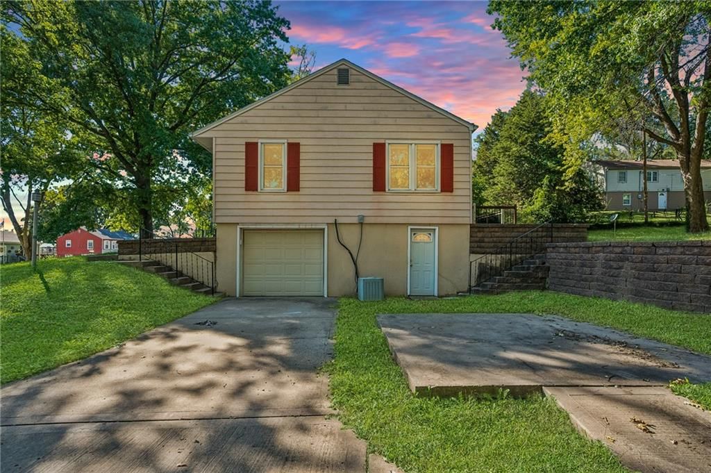 1024 Orchard Avenue, Liberty, MO: listing photo 2