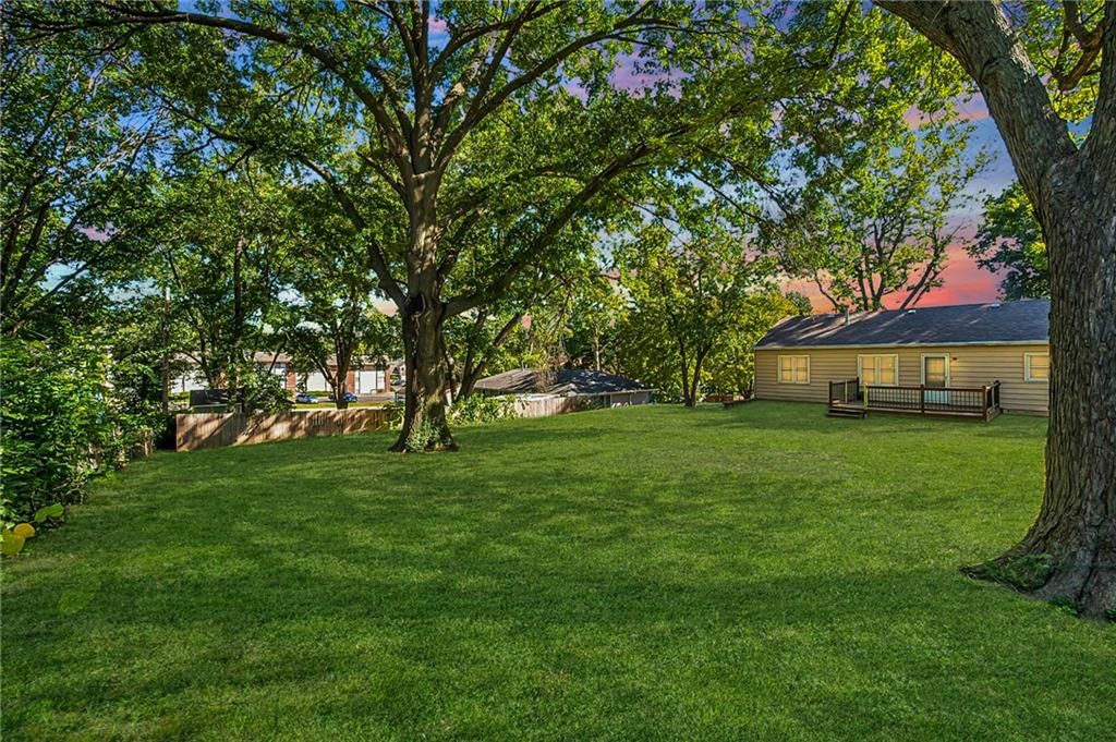 Photo 4 of 38 - 1024 Orchard Avenue, Liberty, MO 64068