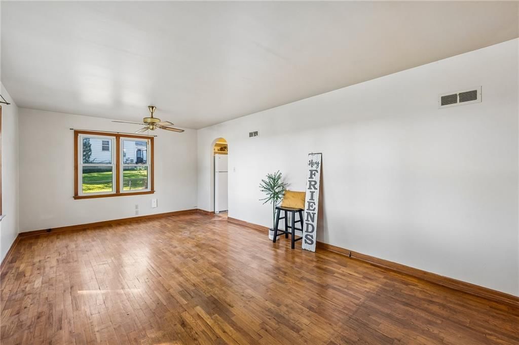Photo 6 of 38 - 1024 Orchard Avenue, Liberty, MO 64068