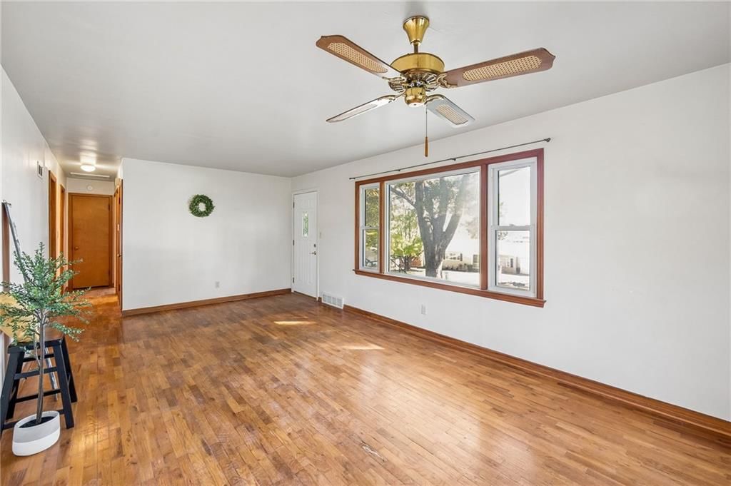 Photo 8 of 38 - 1024 Orchard Avenue, Liberty, MO 64068