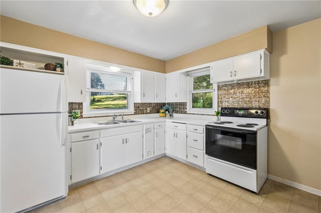 Photo 10 of 38 - 1024 Orchard Avenue, Liberty, MO 64068