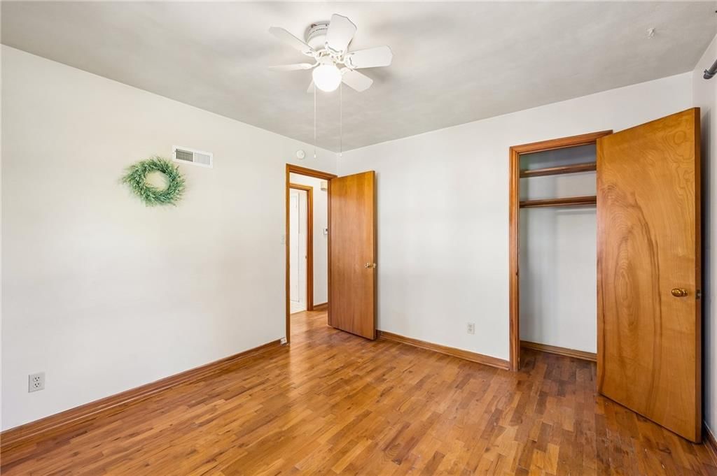 Photo 16 of 38 - 1024 Orchard Avenue, Liberty, MO 64068
