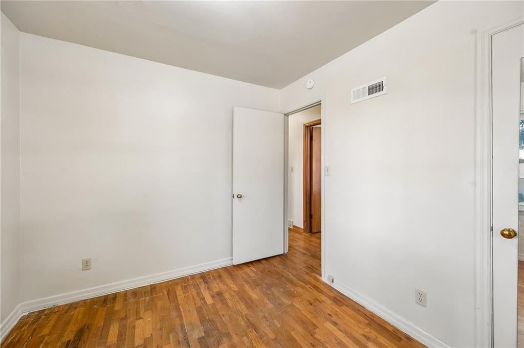 Photo 18 of 38 - 1024 Orchard Avenue, Liberty, MO 64068
