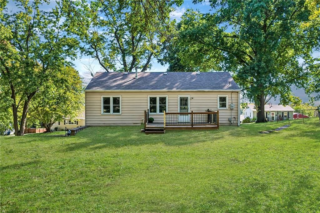 Photo 29 of 38 - 1024 Orchard Avenue, Liberty, MO 64068