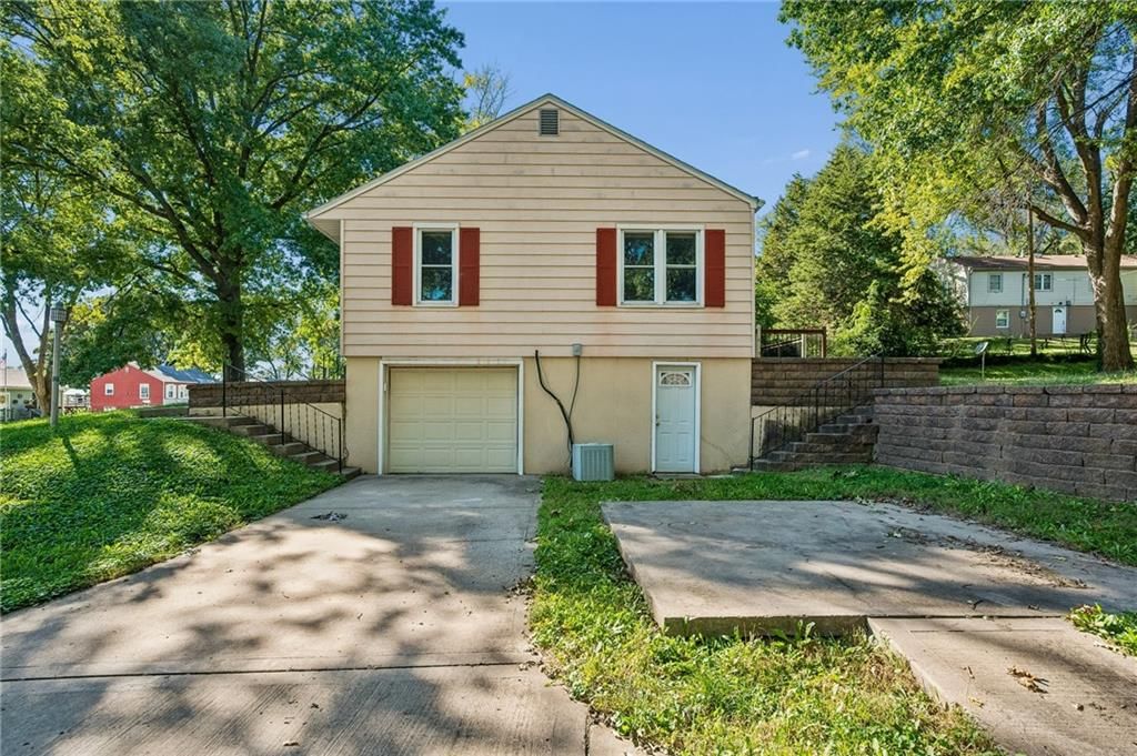 Photo 33 of 38 - 1024 Orchard Avenue, Liberty, MO 64068