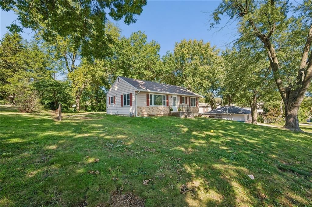 Photo 35 of 38 - 1024 Orchard Avenue, Liberty, MO 64068