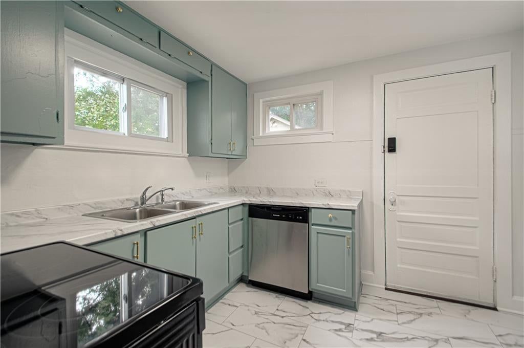Photo 12 of 34 - 7730 Jefferson Street, Kansas City, MO 64114