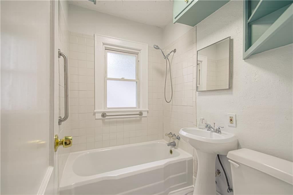 Photo 23 of 34 - 7730 Jefferson Street, Kansas City, MO 64114