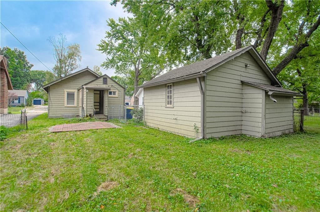 Photo 28 of 34 - 7730 Jefferson Street, Kansas City, MO 64114