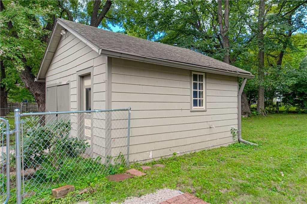 Photo 30 of 34 - 7730 Jefferson Street, Kansas City, MO 64114