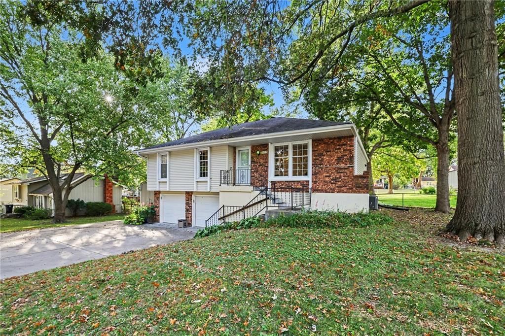 Photo 6 of 38 - 819 NE 114th Street, Kansas City, MO 64155