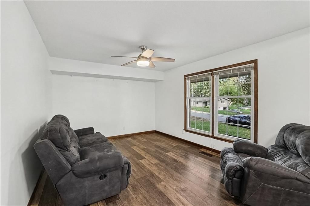 Photo 7 of 38 - 819 NE 114th Street, Kansas City, MO 64155