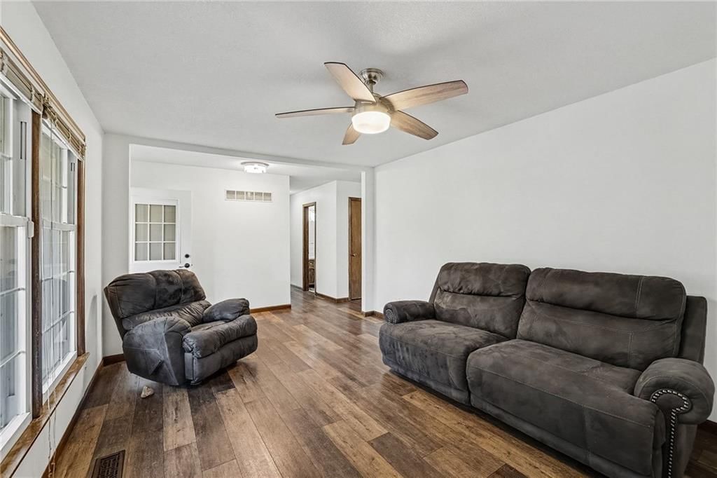 Photo 8 of 38 - 819 NE 114th Street, Kansas City, MO 64155