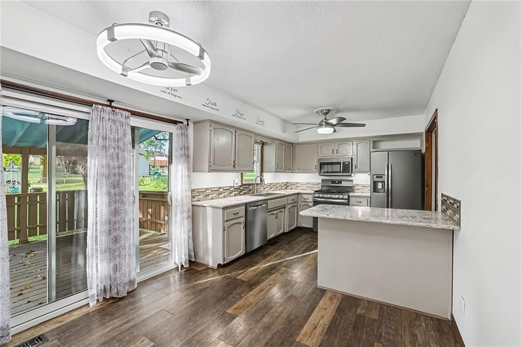 Photo 10 of 38 - 819 NE 114th Street, Kansas City, MO 64155