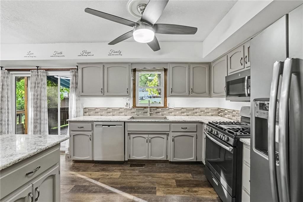 Photo 11 of 38 - 819 NE 114th Street, Kansas City, MO 64155