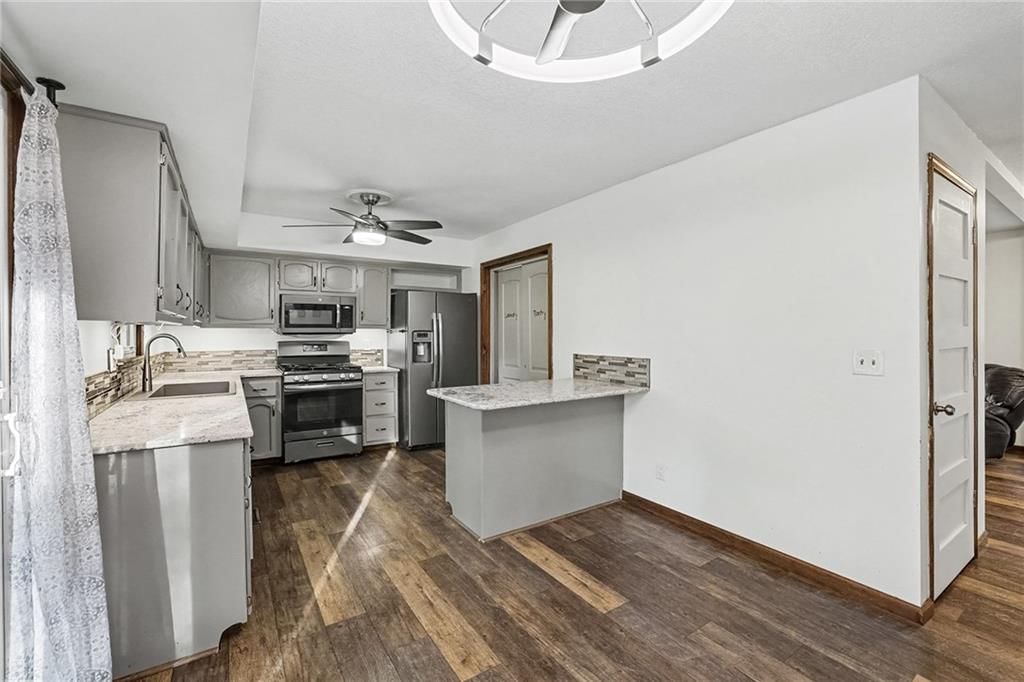 Photo 12 of 38 - 819 NE 114th Street, Kansas City, MO 64155