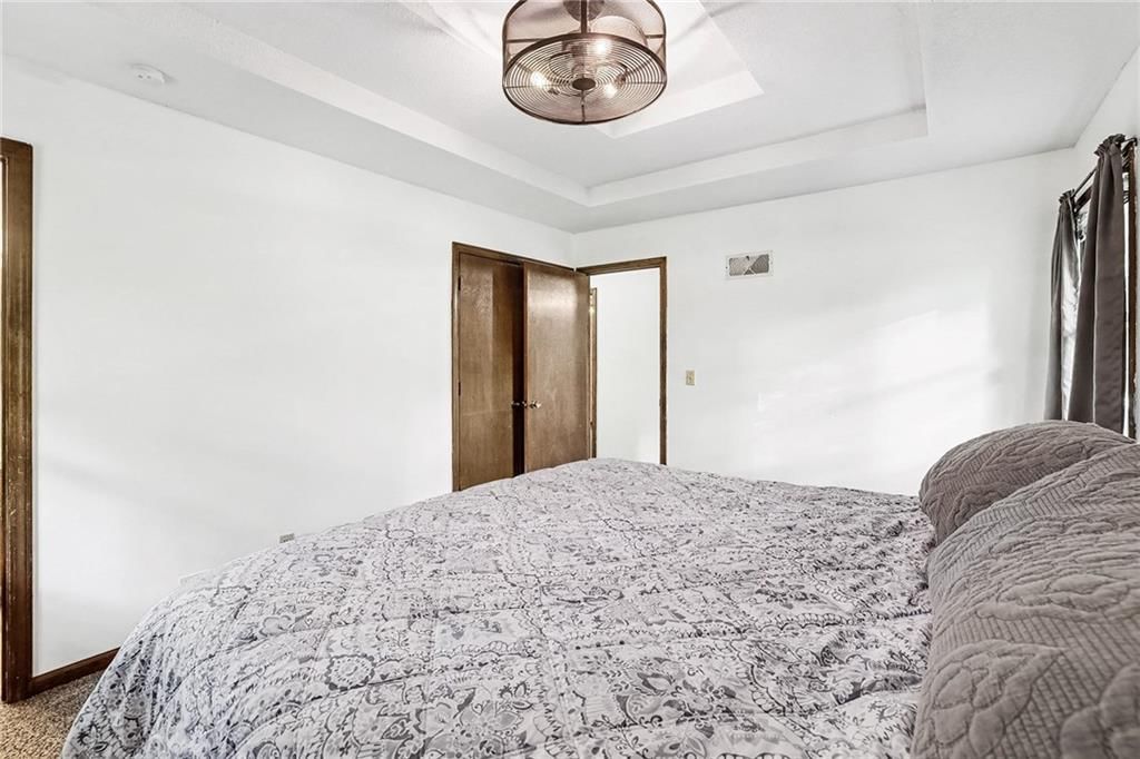 Photo 14 of 38 - 819 NE 114th Street, Kansas City, MO 64155