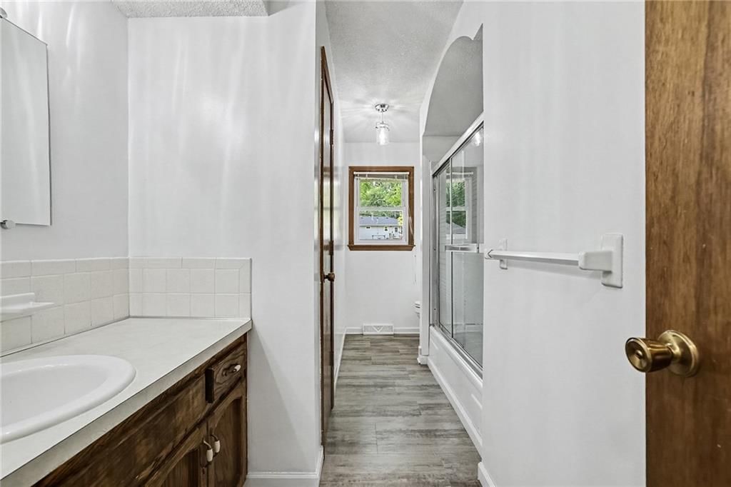 Photo 15 of 38 - 819 NE 114th Street, Kansas City, MO 64155