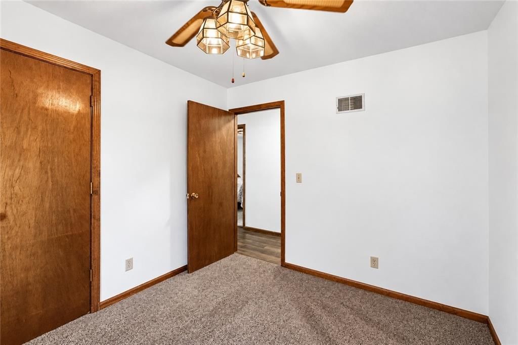 Photo 16 of 38 - 819 NE 114th Street, Kansas City, MO 64155