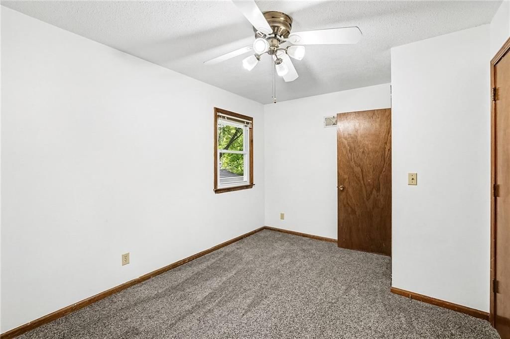 Photo 19 of 38 - 819 NE 114th Street, Kansas City, MO 64155