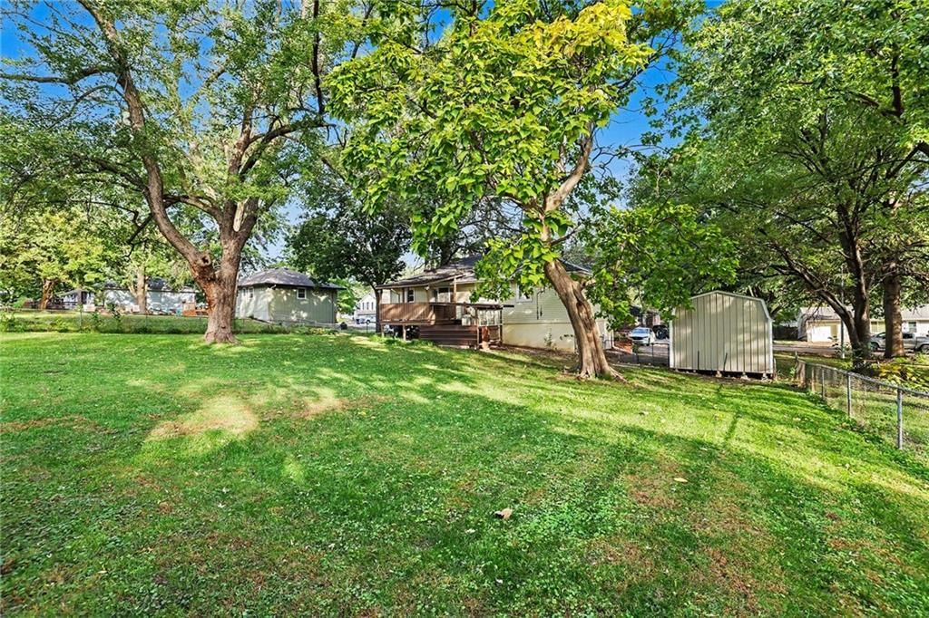 Photo 28 of 38 - 819 NE 114th Street, Kansas City, MO 64155