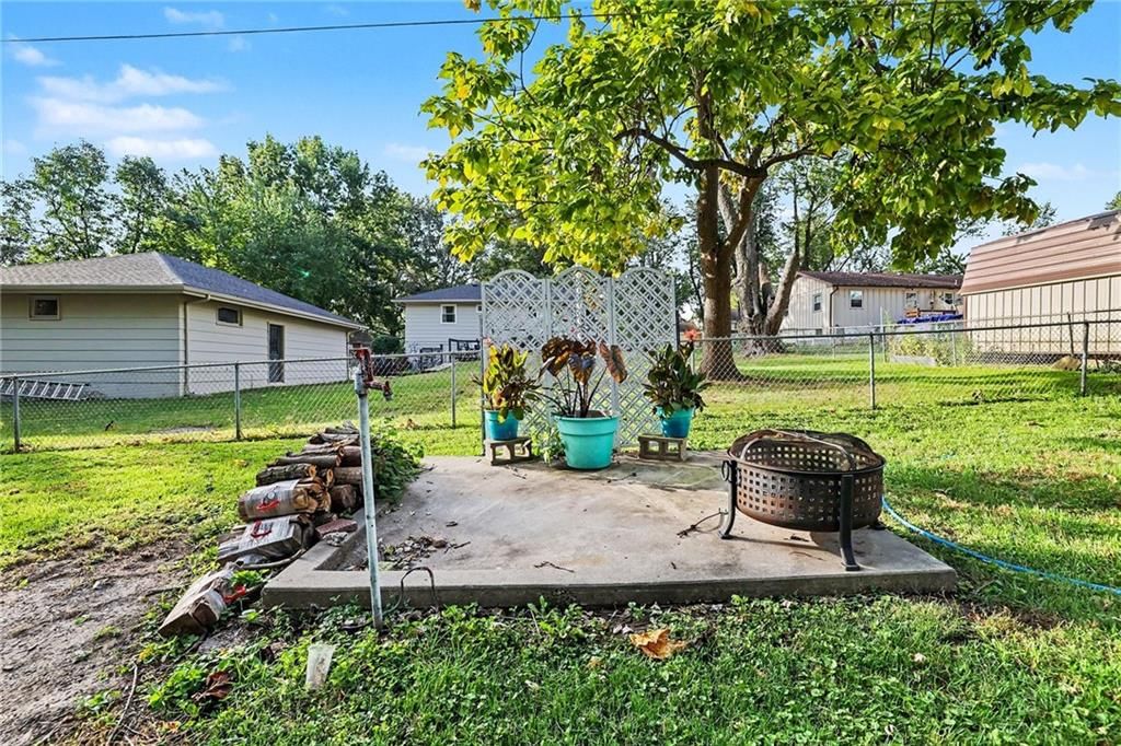 Photo 29 of 38 - 819 NE 114th Street, Kansas City, MO 64155