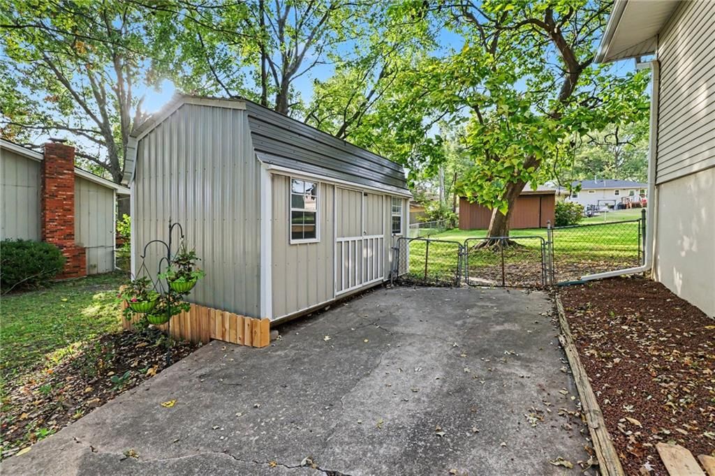 Photo 31 of 38 - 819 NE 114th Street, Kansas City, MO 64155