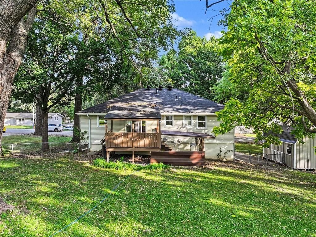 Photo 32 of 38 - 819 NE 114th Street, Kansas City, MO 64155