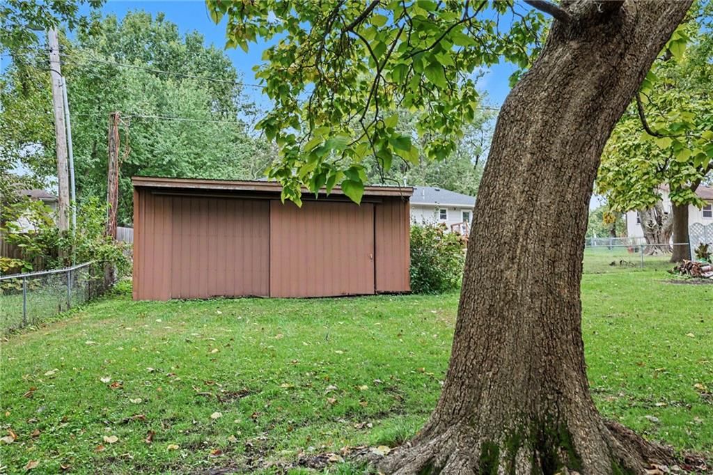 Photo 34 of 38 - 819 NE 114th Street, Kansas City, MO 64155