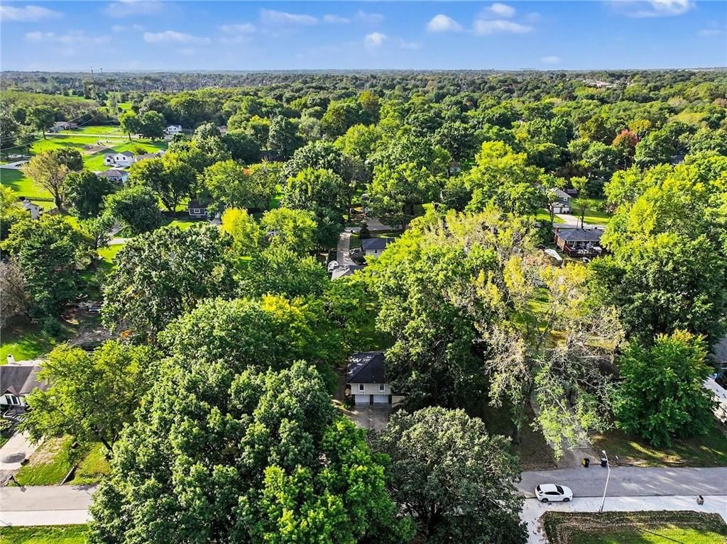 Photo 36 of 38 - 819 NE 114th Street, Kansas City, MO 64155