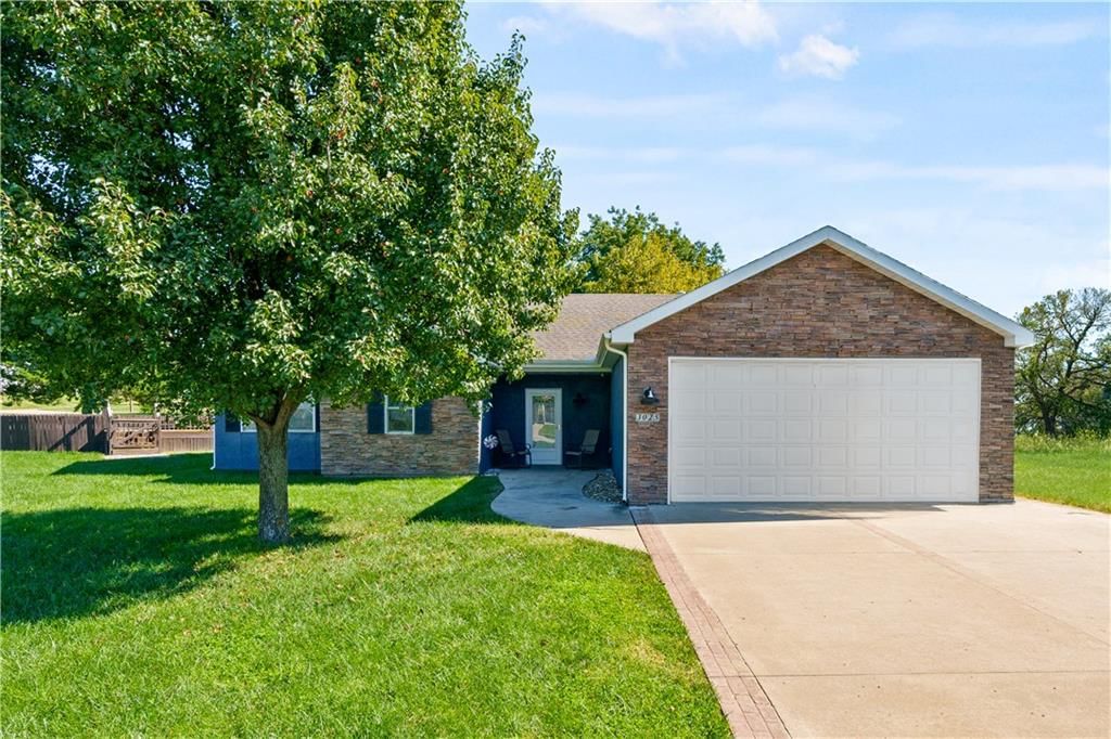 3025 N 157th Street, Basehor, KS