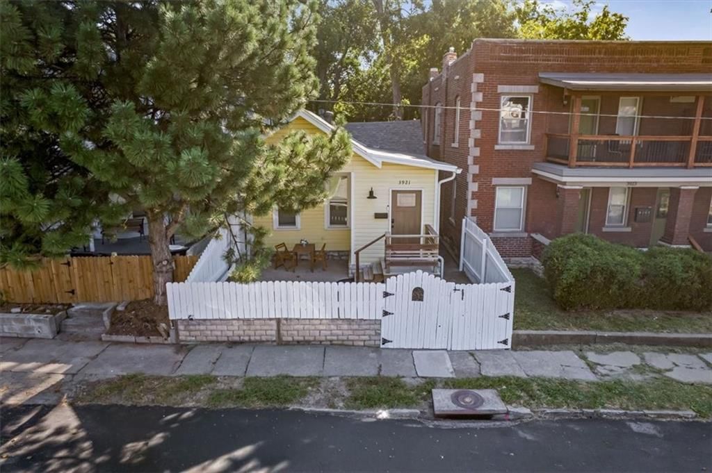 3921 Central Street, Kansas City, MO: listing photo 2