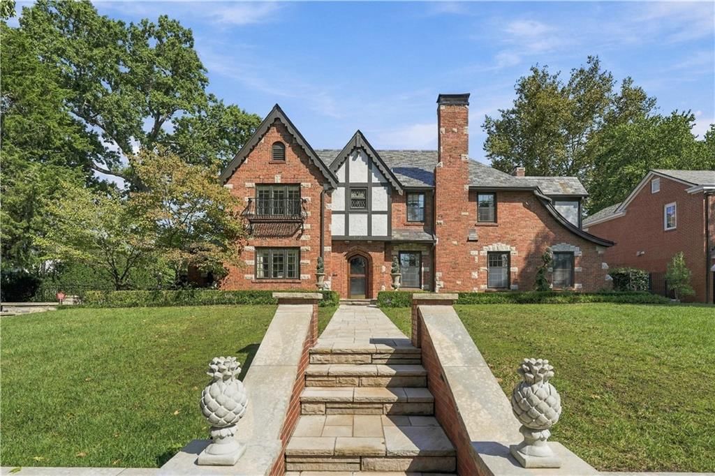 1010 W 65th Street, Kansas City, MO 64113