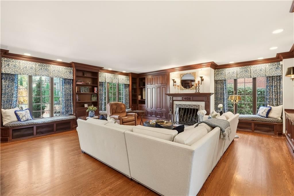 Photo 10 of 58 - 1010 W 65th Street, Kansas City, MO 64113