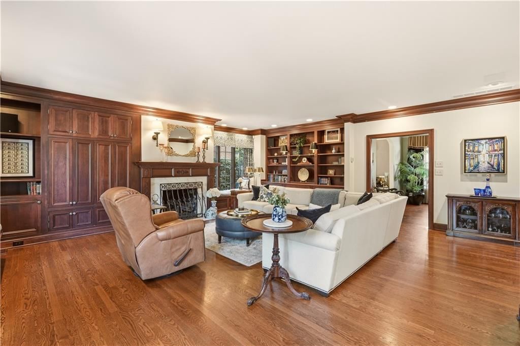 Photo 12 of 58 - 1010 W 65th Street, Kansas City, MO 64113