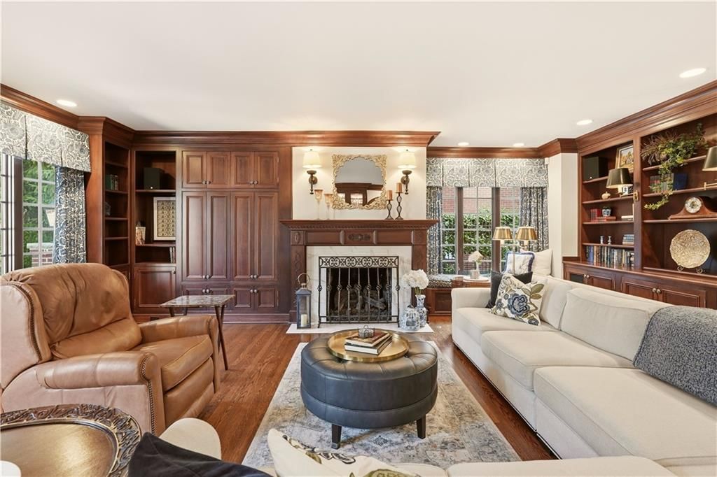 Photo 14 of 58 - 1010 W 65th Street, Kansas City, MO 64113