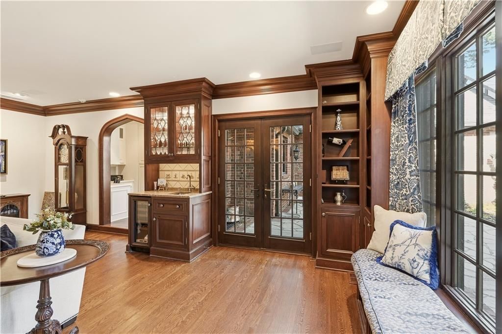 Photo 15 of 58 - 1010 W 65th Street, Kansas City, MO 64113