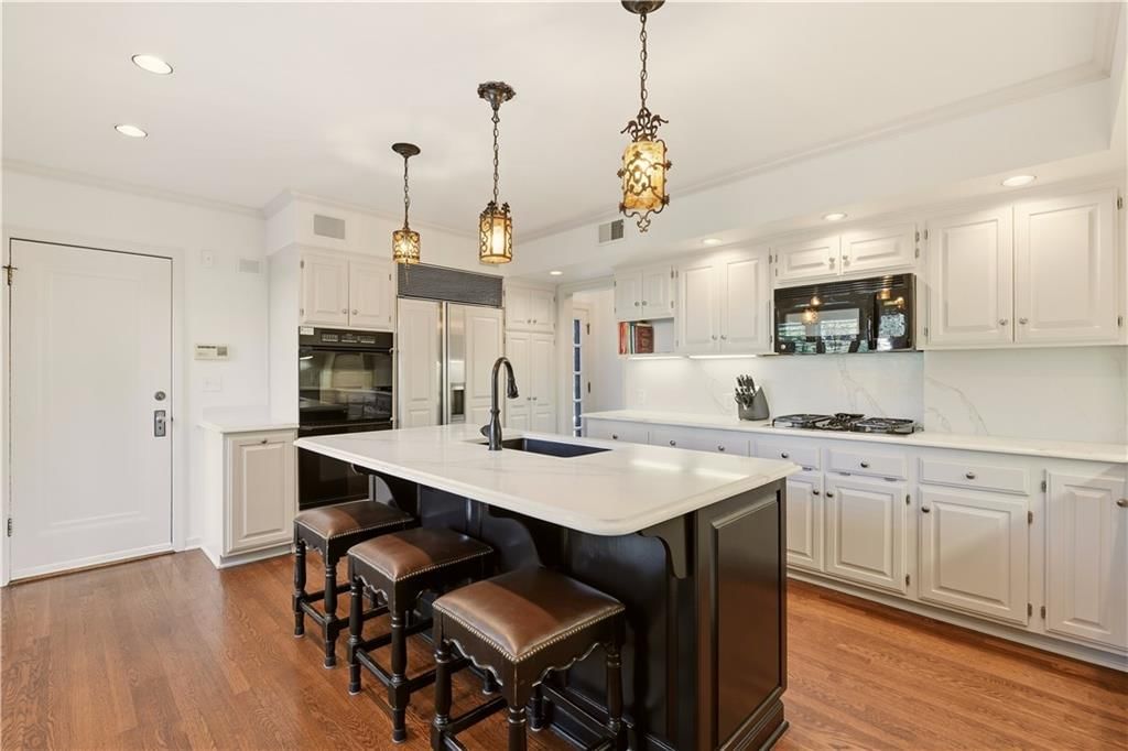 Photo 19 of 58 - 1010 W 65th Street, Kansas City, MO 64113