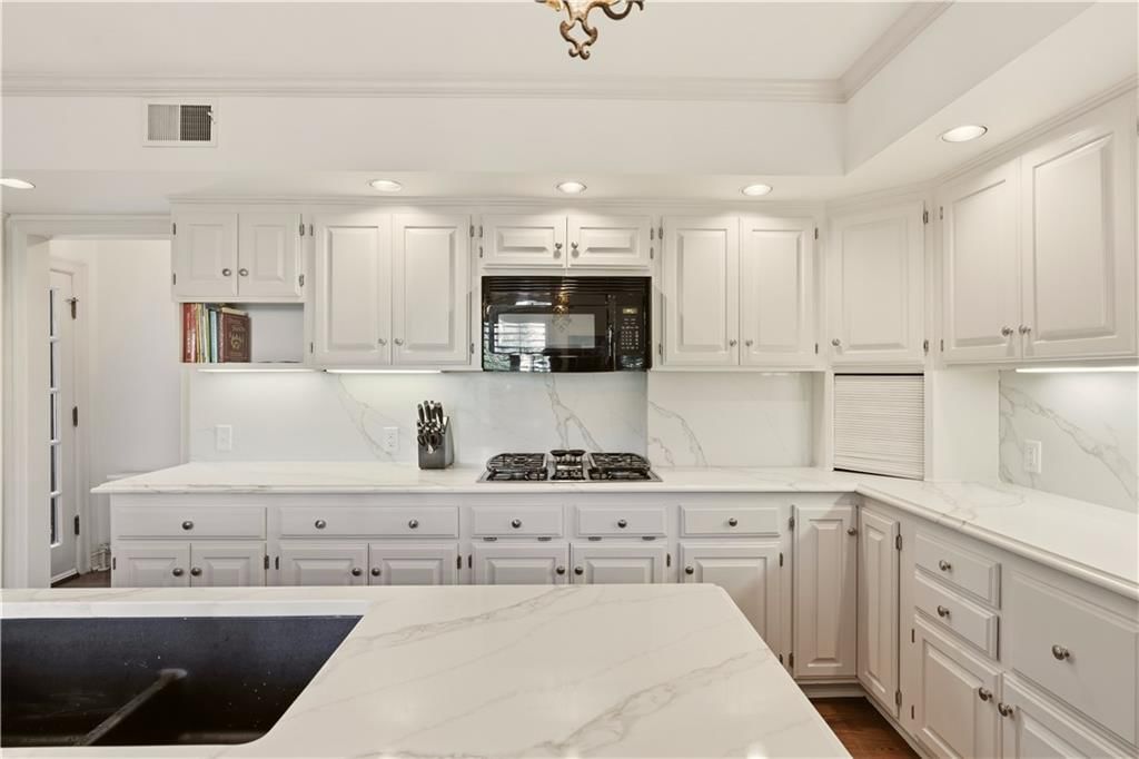 Photo 21 of 58 - 1010 W 65th Street, Kansas City, MO 64113