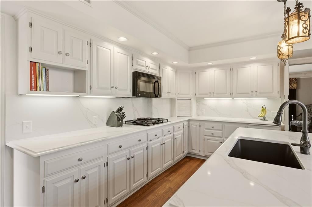 Photo 22 of 58 - 1010 W 65th Street, Kansas City, MO 64113