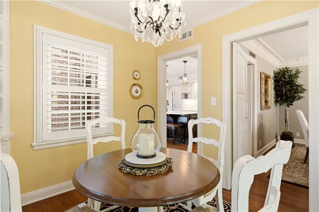 Breakfast nook at 1010 W 65th Street, Kansas City, MO 64113