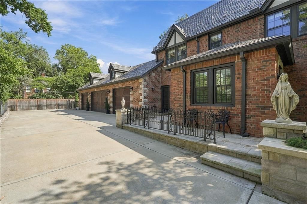 Photo 52 of 58 - 1010 W 65th Street, Kansas City, MO 64113