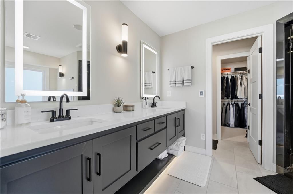 Freestanding tub at 3800 W 187th Street, Overland Park, KS 66085