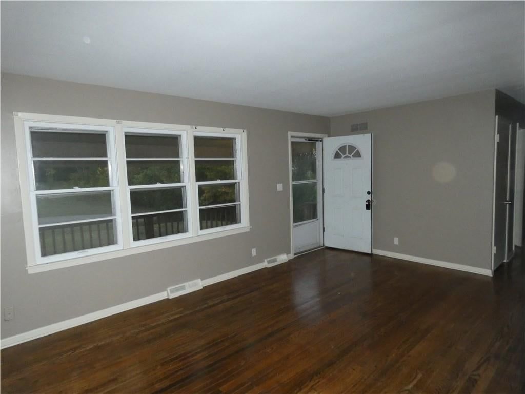 4801 NW 61st Street, Kansas City, MO: listing photo 3