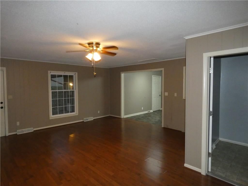 Shiplap / paneling at 4801 NW 61st Street, Kansas City, MO 64151